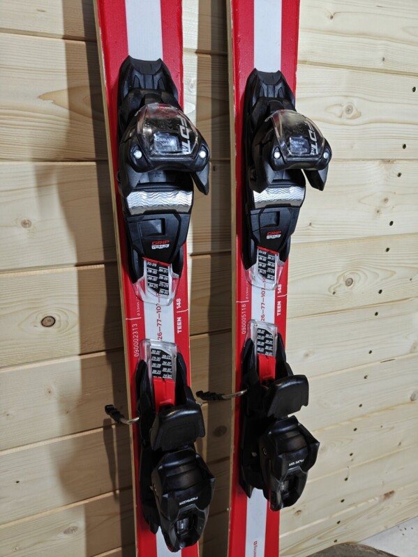 LYŽE XO TEEN SWISS SKI 148CM